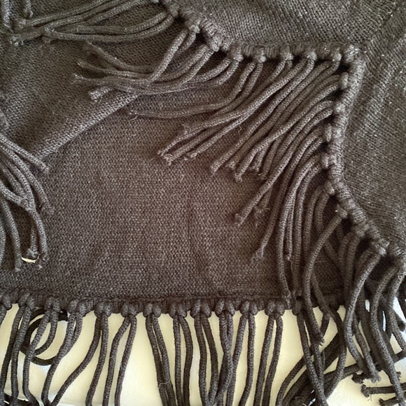 NY long fringed pullover sleeved cape black boho festival hippie fringe - Picture 8 of 11